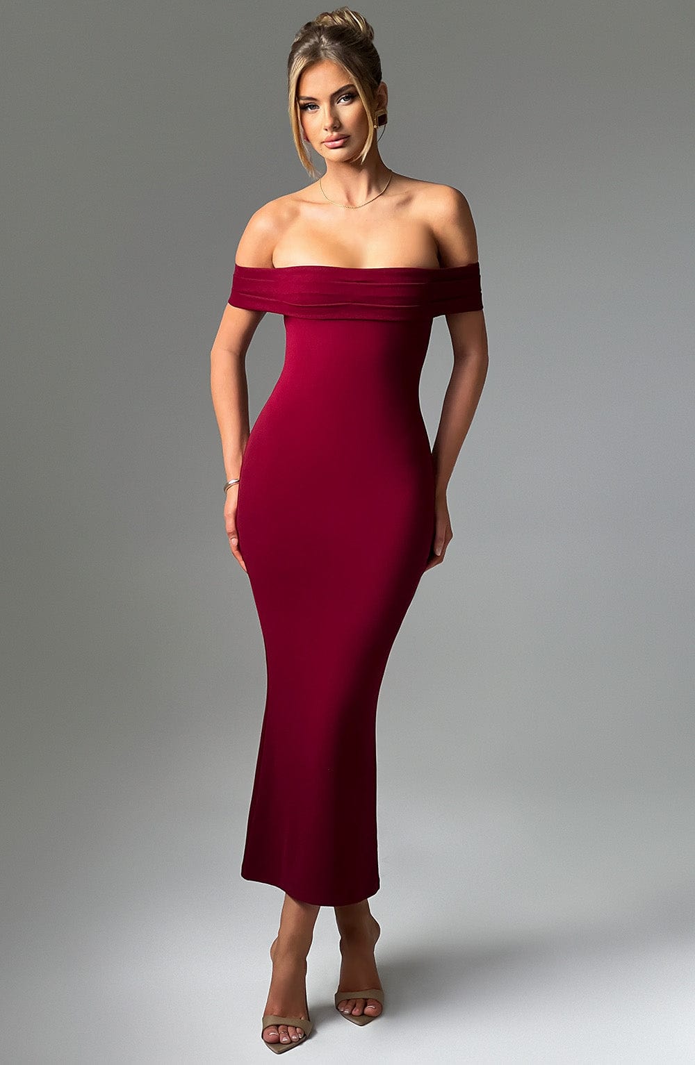 Vestido Midi Borgoña Halter Crepé Beca