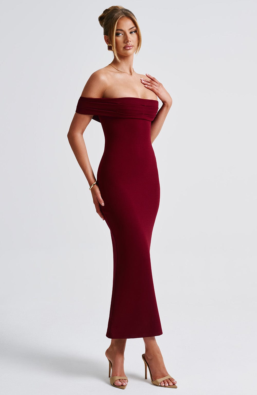 Vestido Midi Borgoña Halter Crepé Beca