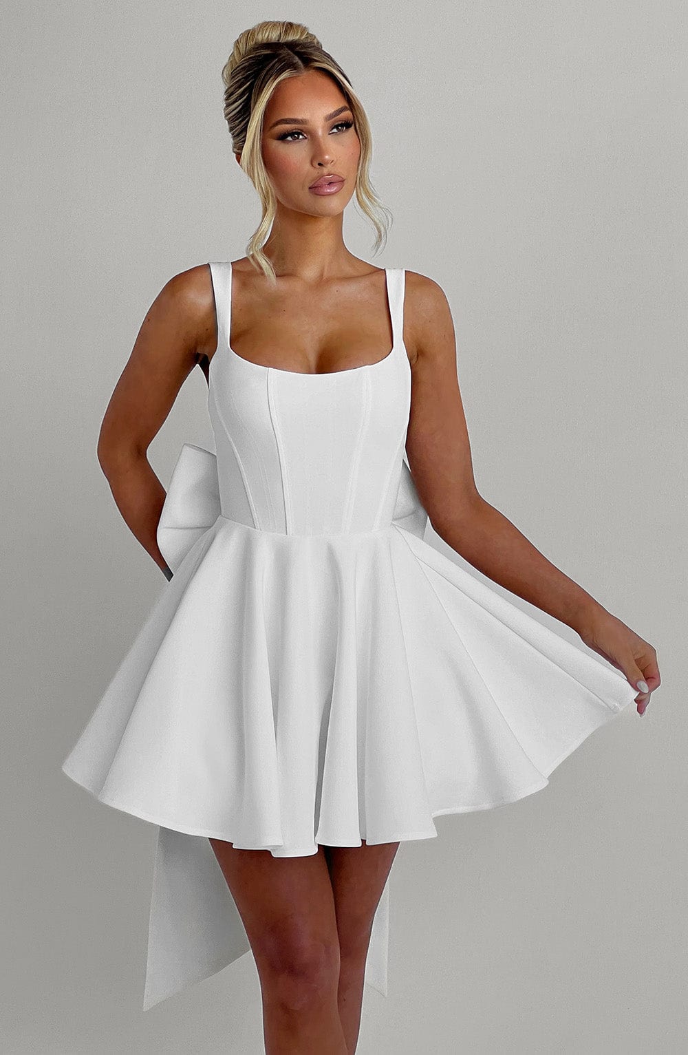 Vestido Mini Marfil Círculo Corsé Rita
