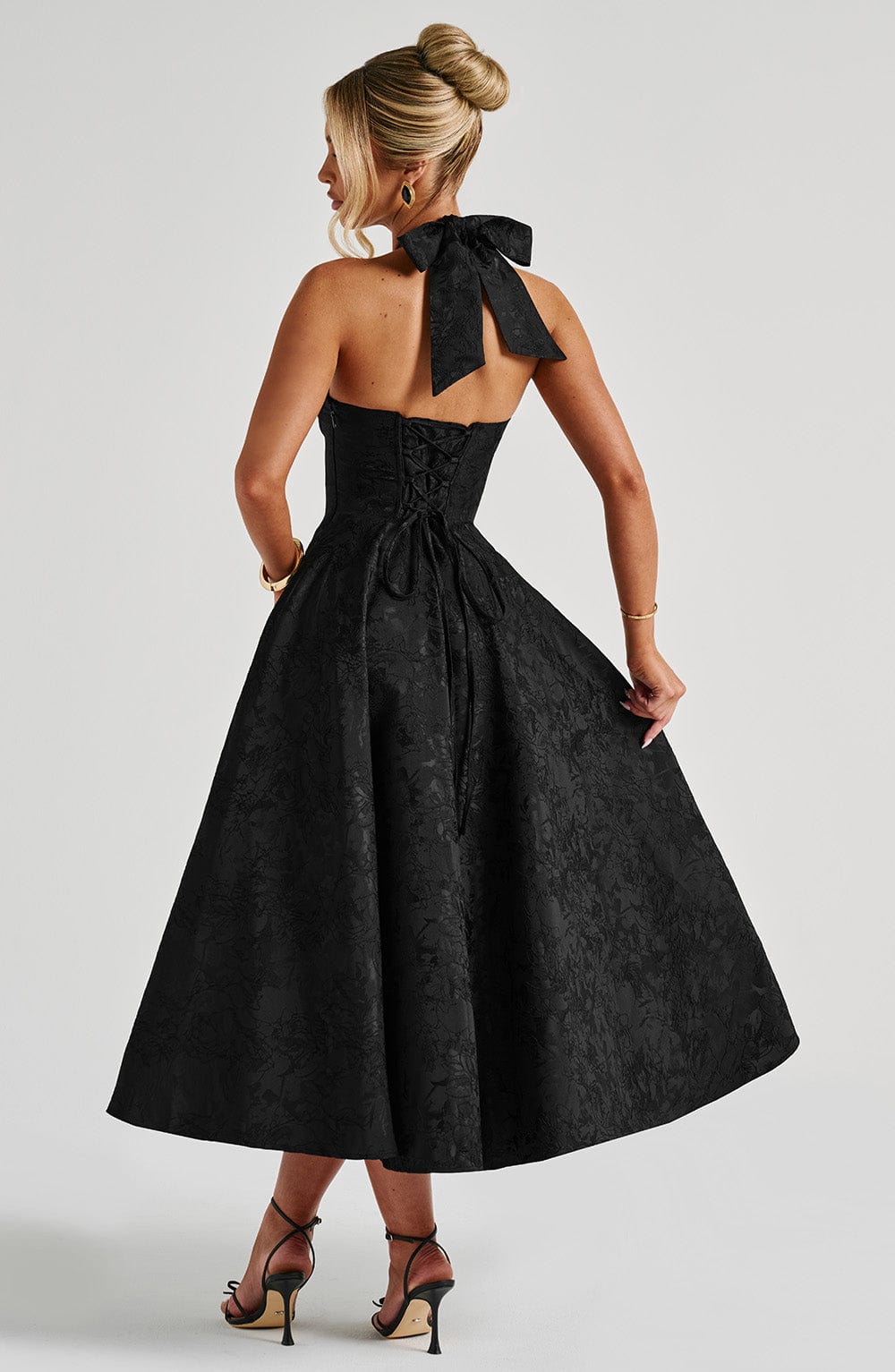 Vestido Midi Negro Jacquard Halter Lupita