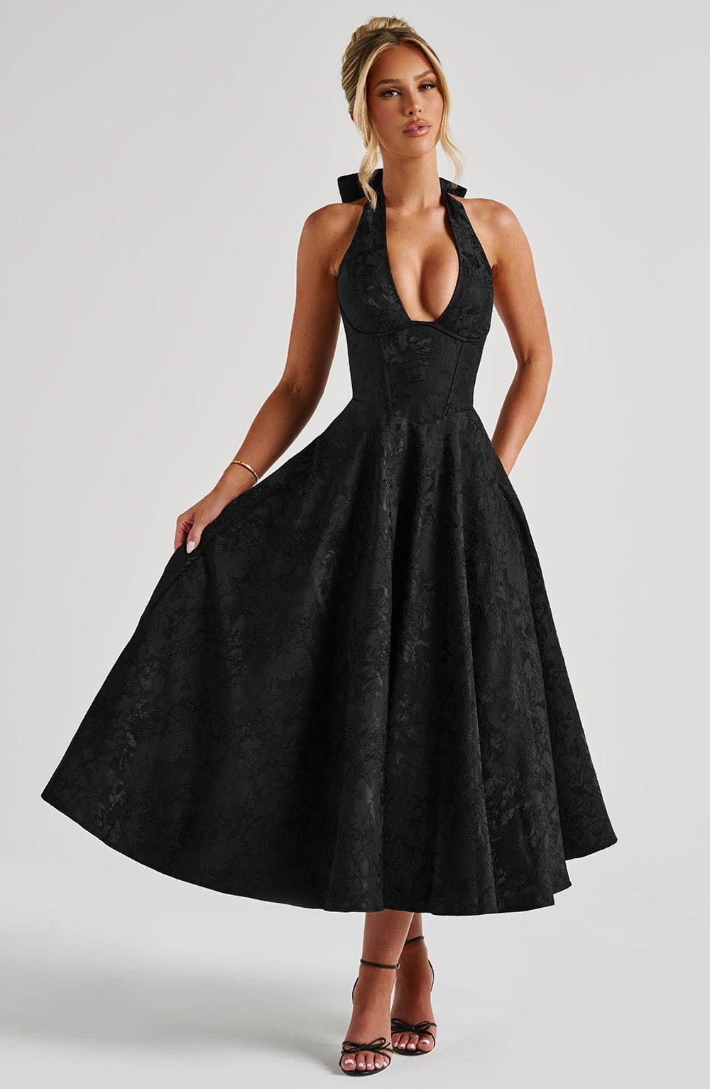 Vestido Midi Negro Jacquard Halter Lupita