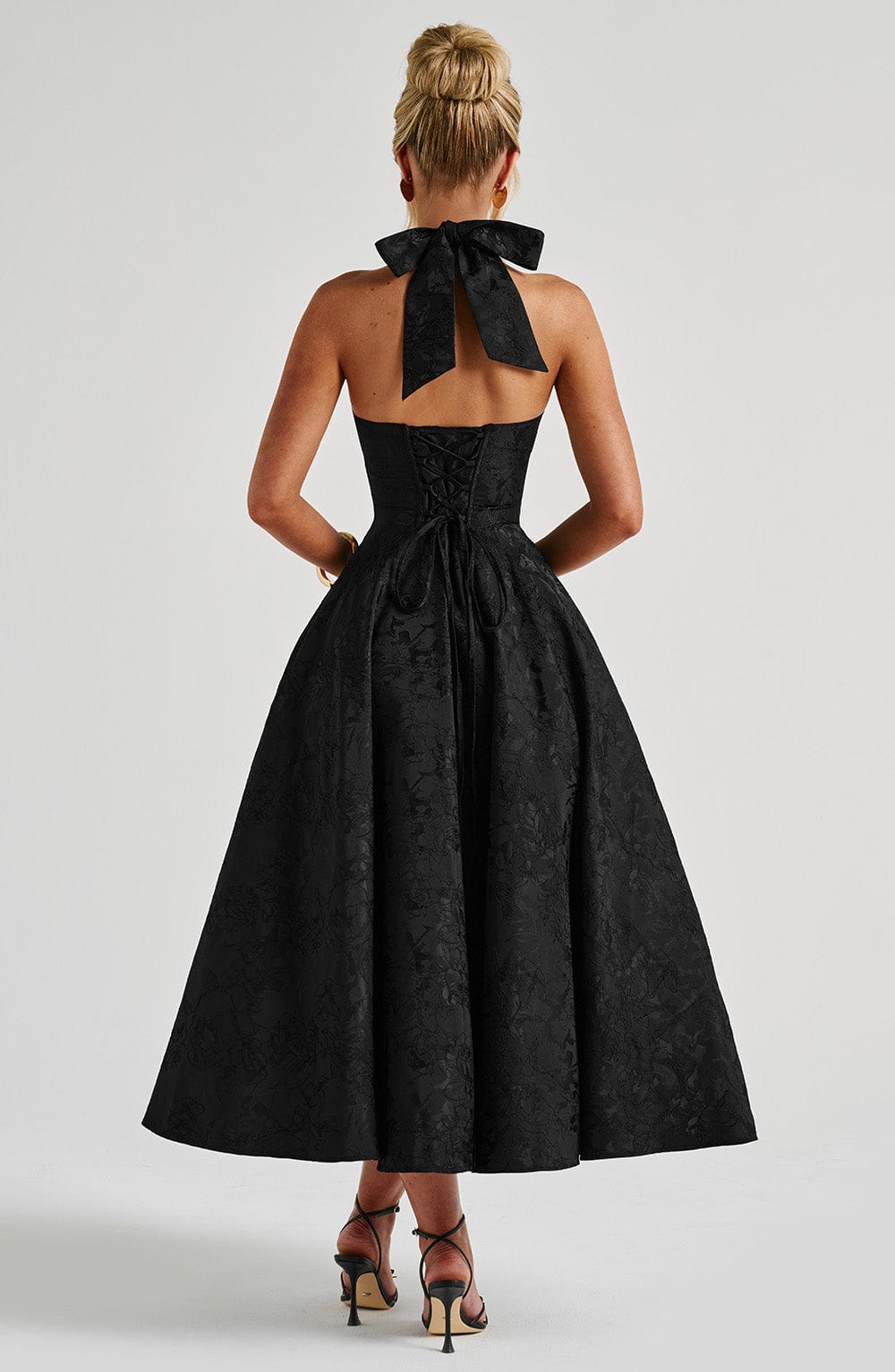 Vestido Midi Negro Jacquard Halter Lupita