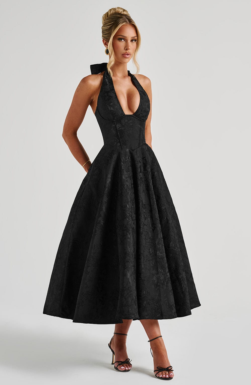 Vestido Midi Negro Jacquard Halter Lupita