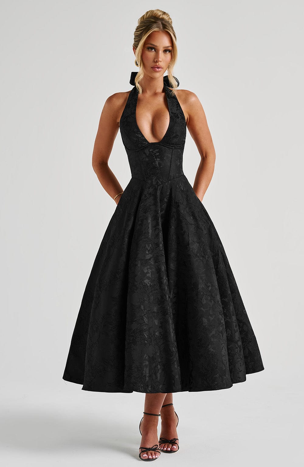 Vestido Midi Negro Jacquard Halter Lupita