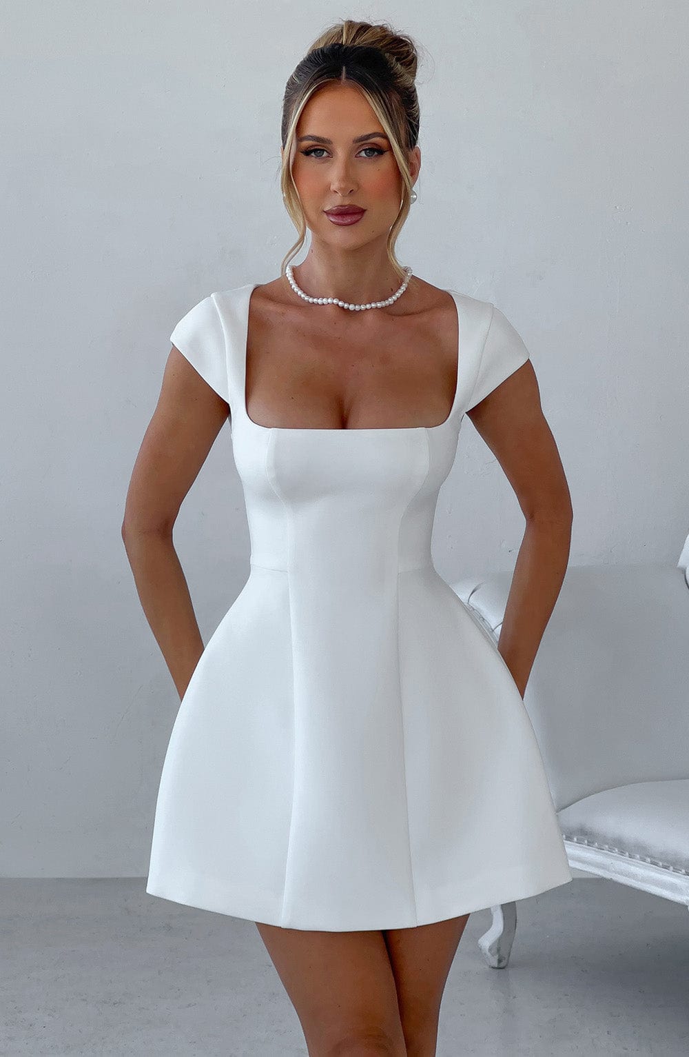Vestido Mini Marfil Cuadrado Casquillo Lena