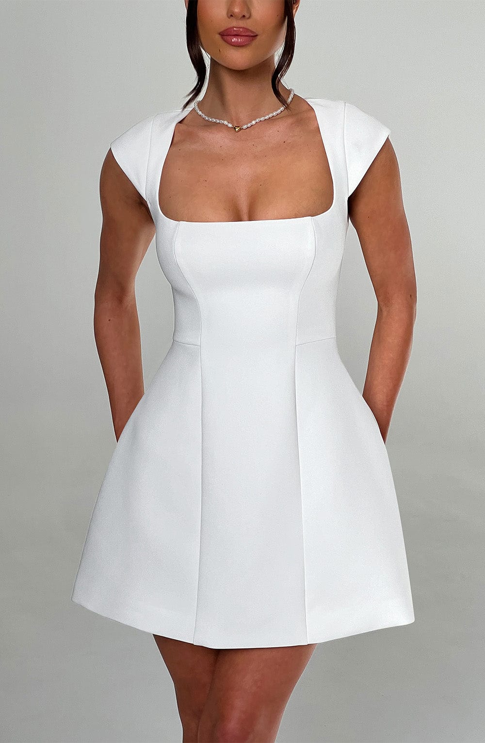 Vestido Mini Marfil Cuadrado Casquillo Lena