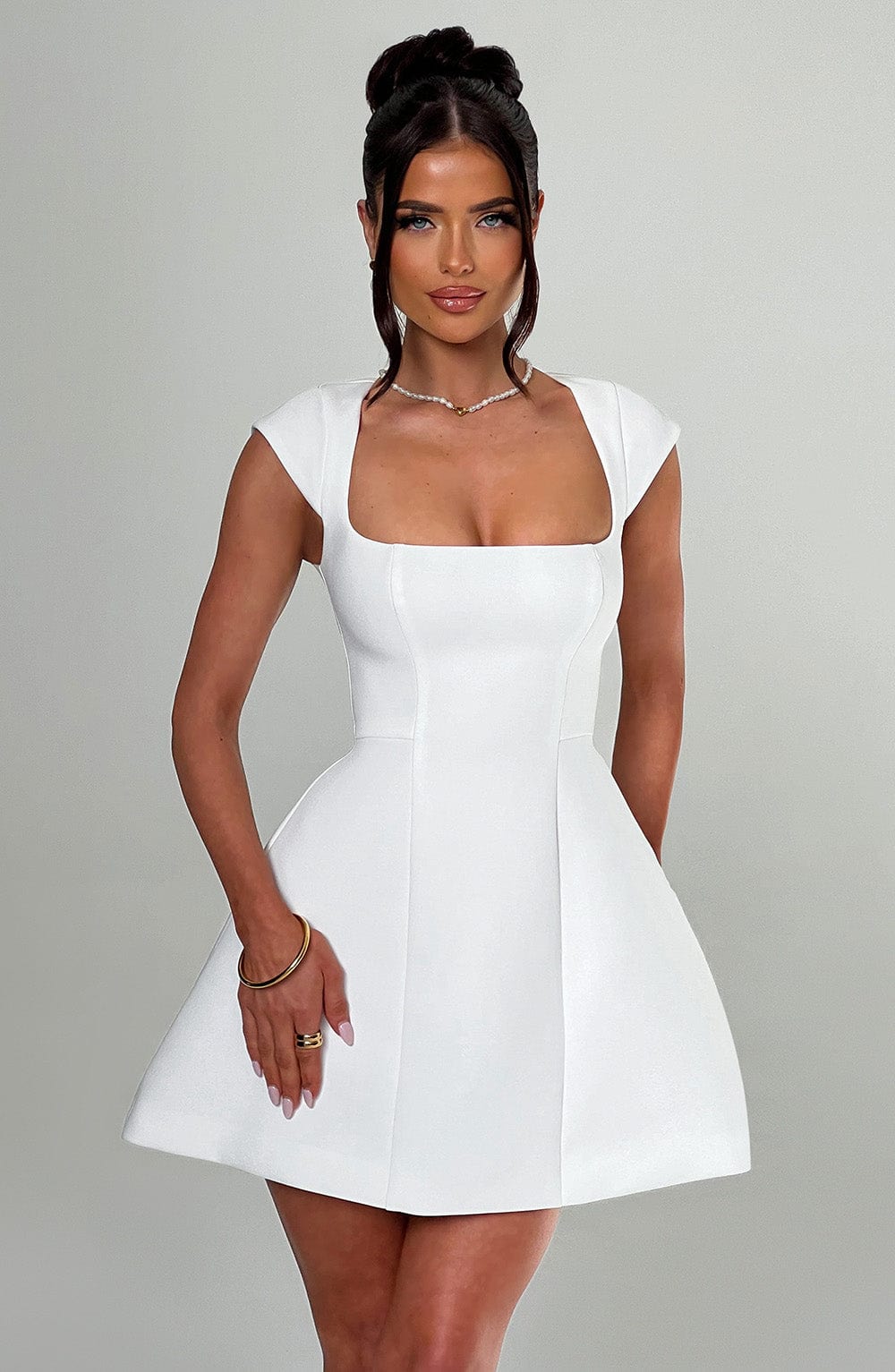 Vestido Mini Marfil Cuadrado Casquillo Lena