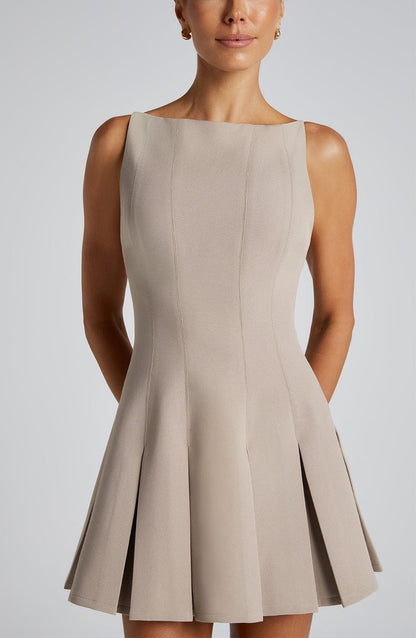 Vestido Mini Gris Topo Barco Plisado Romina