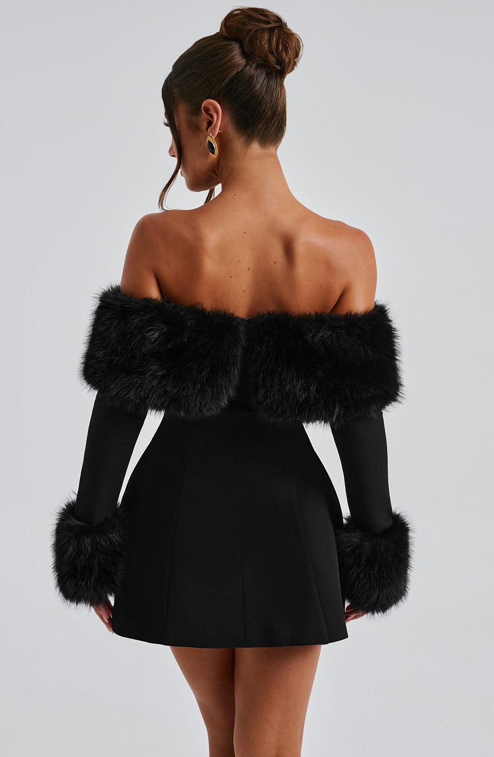 Vestido Mini Negro Bardot Piel Valeria