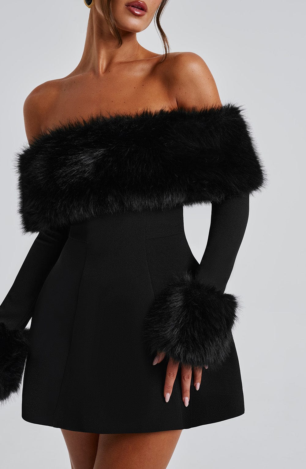 Vestido Mini Negro Bardot Piel Valeria